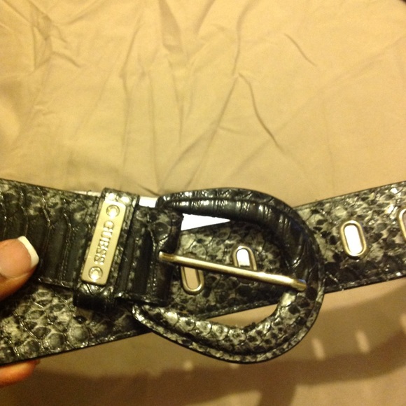 Guess snakeskin inspired belt - Picture 6 of 8